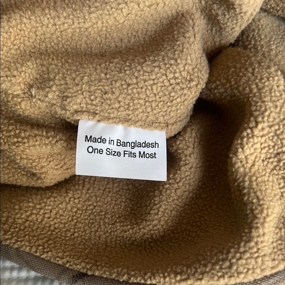 Camouflage Beanie with Flag Patch - Picture 6 of 6